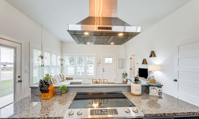 La Grange House | Downtown La Grange Vacation Rental Near Wineries