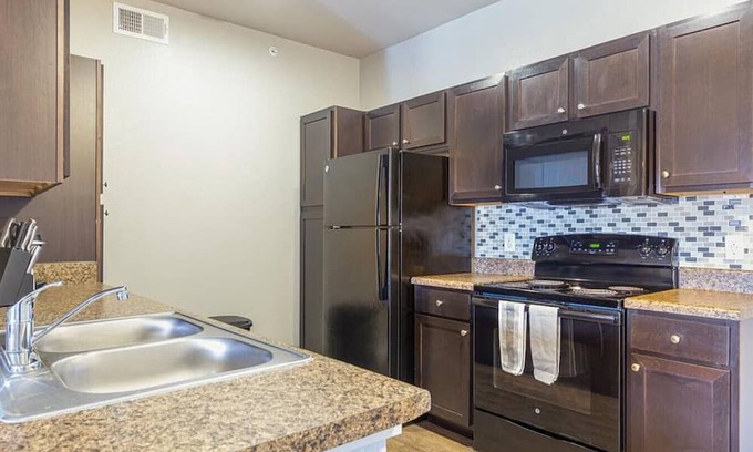 Brooks City Base Apartment | Landing at The Anderson at Brooks - 2 Bedrooms in Stinson Airport Vicinity