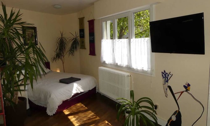 Bourges Apartment | Homerez - Beautiful studio for 4 ppl. at Bourges