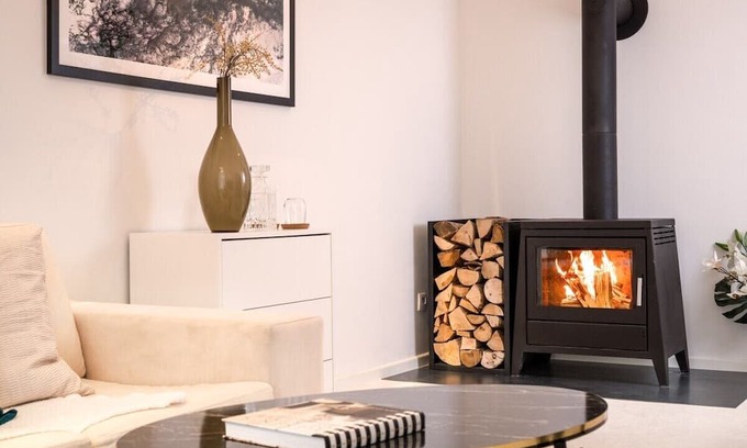 Mitte Apartment | Central Apartment with Home Cinema and Fireplace