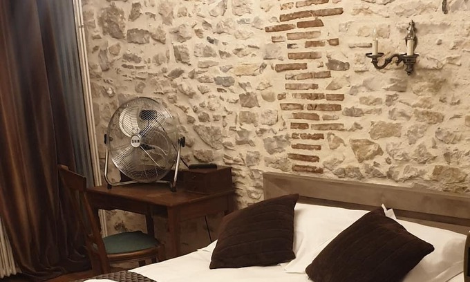 Saint-Amand-Montrond Bed & Breakfast | Hébergement Centre Ville Proche de Toutes Commodités a 10mn de L'autoroute