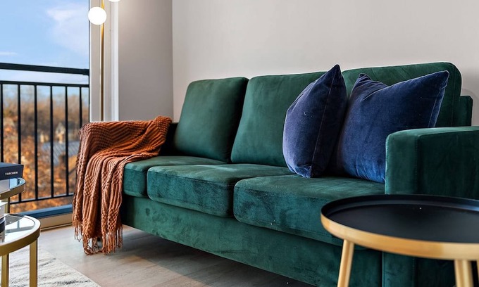 St. Anthony West Apartment | Coze 1 BR with GYM & Free Parking by Target Center