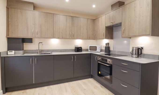 Walton on the Naze Cottage | 21B SAVILLE ROAD, country holiday cottage in Walton-On-The-Naze