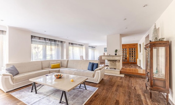 Arnavutkoy Apartment | Flat with Garden 10 min to Bebek Shore