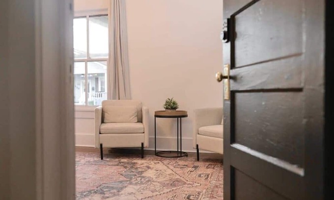 Freetown - Port Rico House | Stroll to Live Music and Dining Scene