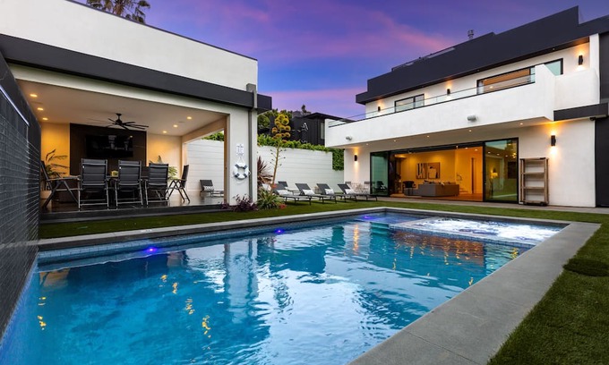 Carthay Circle House | Lindenhurst 2- Contemporary Modern Masterpiece In The Heart of West Hollywood