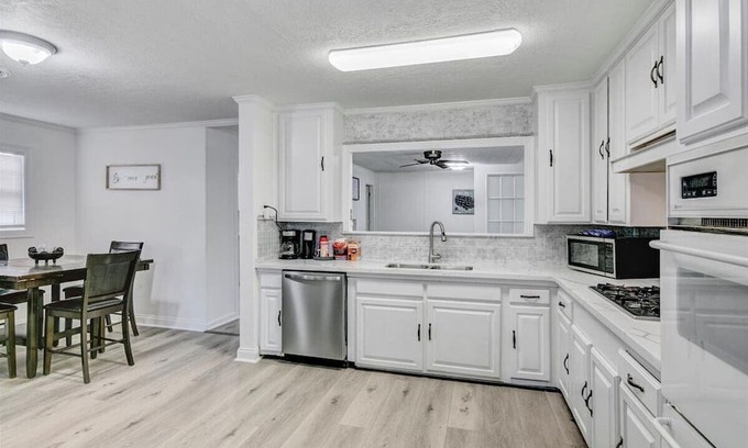 Port Neches House | Charming 4 Bedroom Home in Port Neches