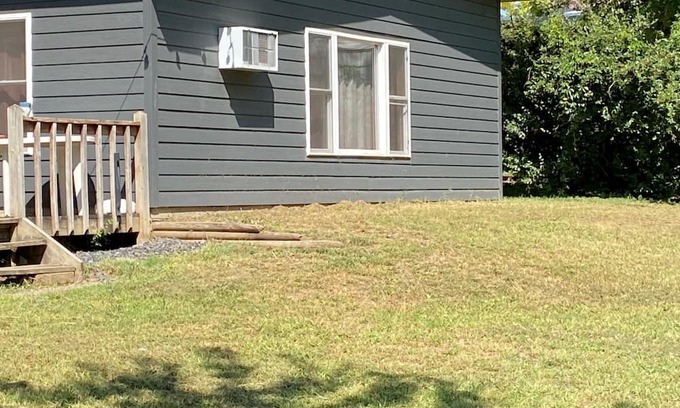Bon Homme County Cabin | Cozy Cabin along Apple tree road with access to boat ramp for boating & fishing