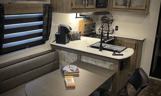 Troutdale House | Gateway to the Gorge; and Mt. Hood. Edgefield McMenamins, and Waterfalls Hikes.