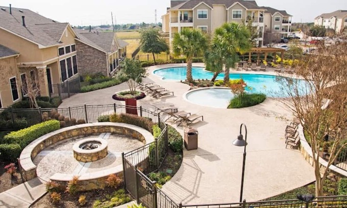 Stafford Apartment | A 1-bedroom apartment in a peaceful area minutes to Sugar Land/ Hwys