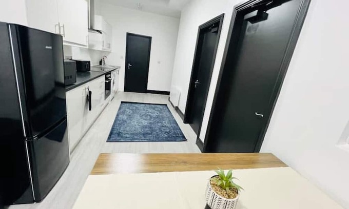 Olton Apartment | Stylish Stay 10 mins from NEC, HS2 & BHX Airport