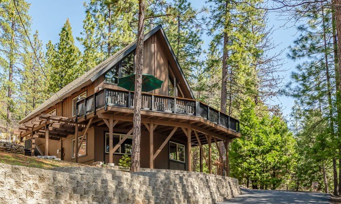 Glencoe Cabin | Country Club Chalet- Free Lake Access, EV Charger