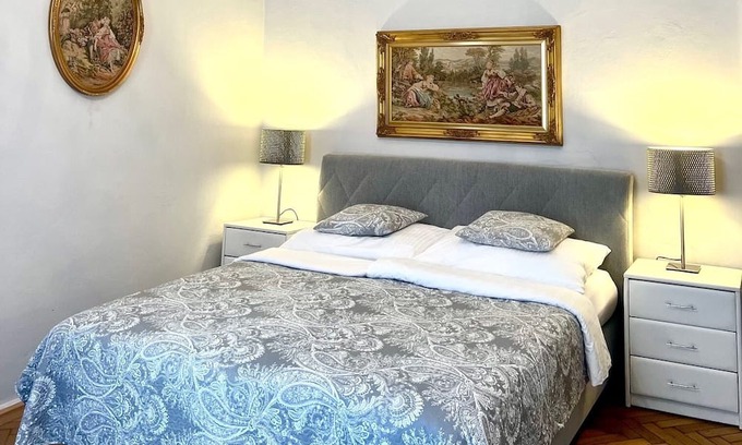 Baden Apartment | Holiday Apartment "Luxuriöses Appartment" with Mountain View & Wi-Fi