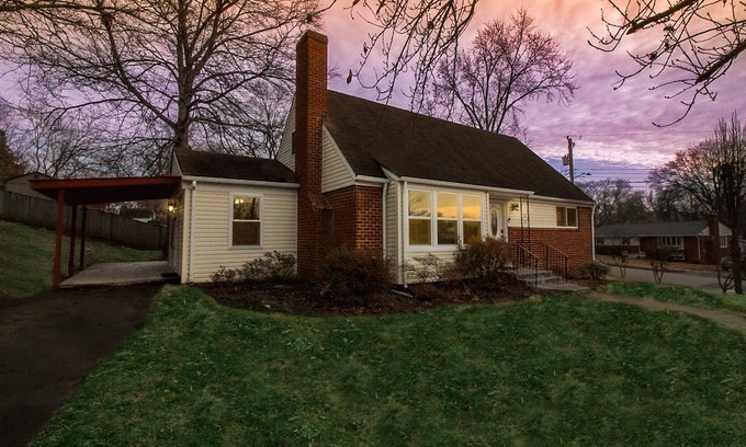 Seminary Hill House | The Latham Cape Cod of Alexandria:15min to OldTown
