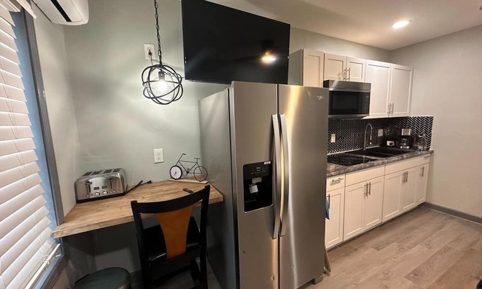 Church Street Apartment | Luxury mini studio 1 min from Southern Regional hospital 15 mins from the city B