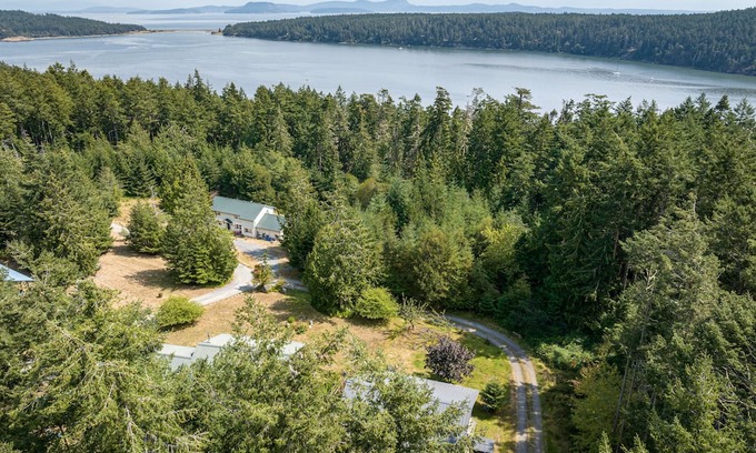 Lopez Island House | Woodhaven Cottage an escape for a couples getaway or family memories.