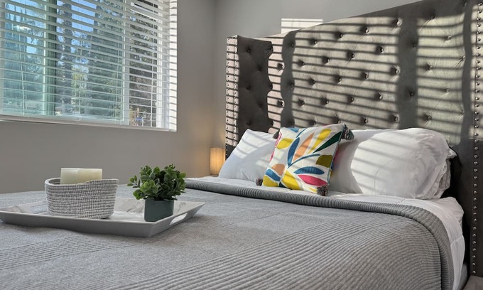Canoga Park House | Modern fully remodeled house near Topanga Mall