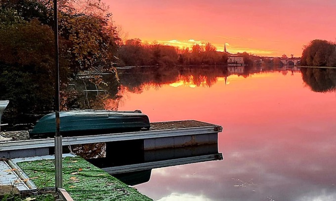 Aiguillon House | Vacation Home "Gîte Au Bord Du Lot" with Private Terrace, Private Garden & Wi-Fi