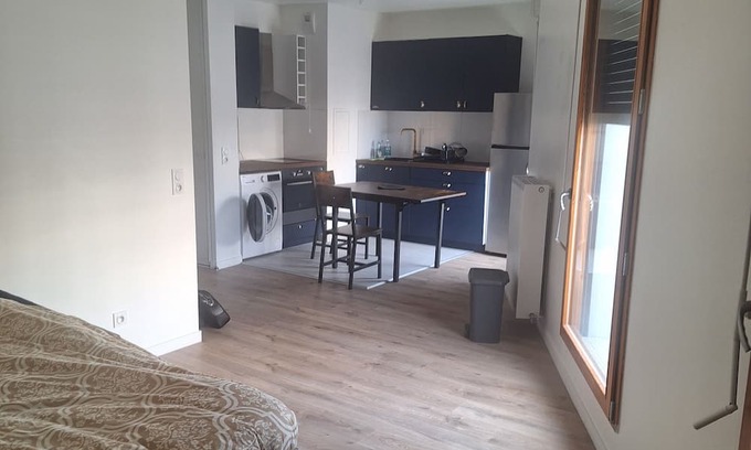 Thiais Apartment | Vrbo Property