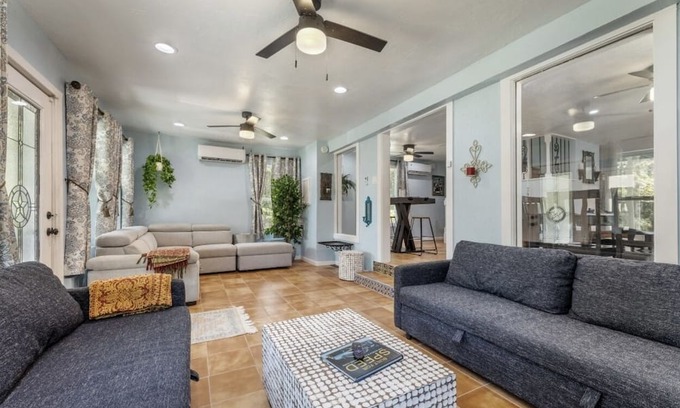Quinlan House | Your Lakefront Retreat Awaits