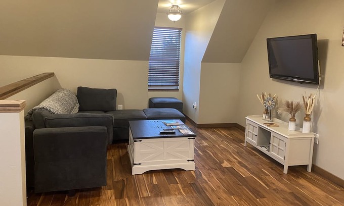 Ferndale Apartment | Country Chalet