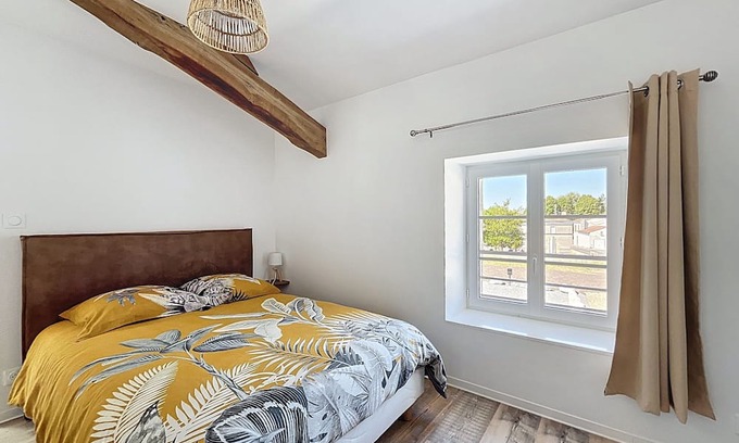 Anglade Apartment | Comfortable apartment in the heart of Blayais, ideal for workers and travellers