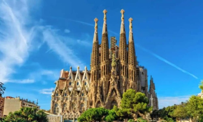 La Sagrada Familia Apartment | Chic City Retreat in the Heart of Barcelona