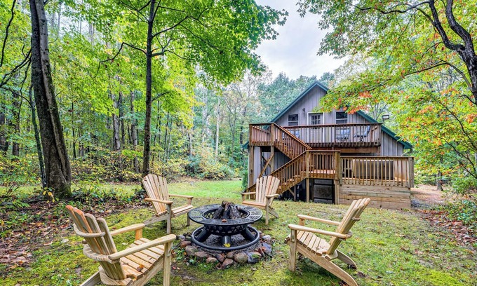 Amanda Cabin | Hot Tub Haven 10 Mi to Hocking Hills State Park!