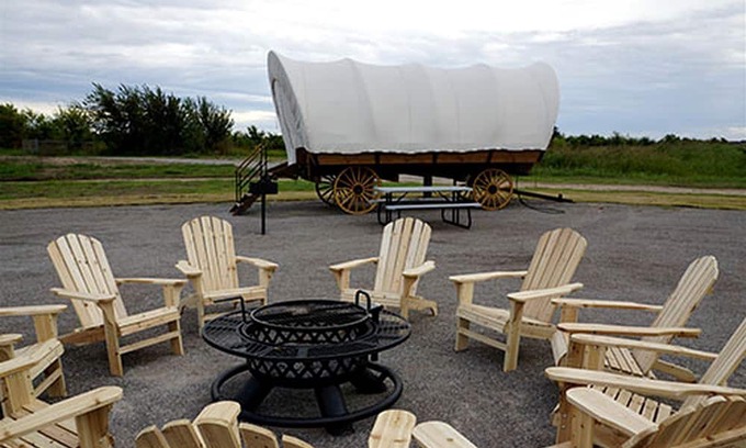 South Oklahoma City House | Oklahoma Glamping in this Wonderful Covered Wagon for Family Vacations near Oklahoma City