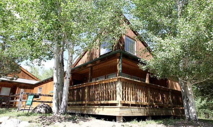 Salida Cabin | Weekend Getaway for Outdoor Recreation near San Isabel Forest in Colorado