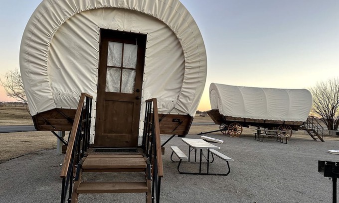 South Oklahoma City House | Gorgeous Nature Getaways in this Wonderful Covered Wagon Rental for 4 in Moore, Oklahoma