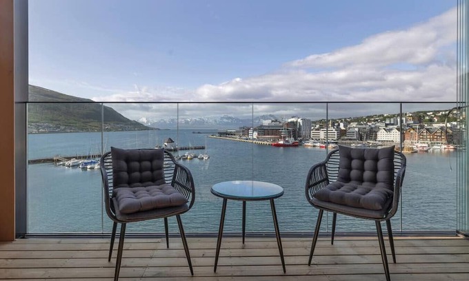 Tromso Apartment | The Penthouse - Premium Penthouse with views