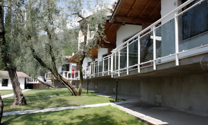 Porto Apartment | Apartment 'Bungalow Pit Stop' with Lake View, Wi-Fi and Air Conditioning