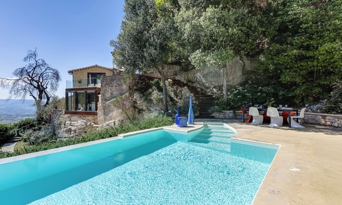 Campello sul Clitunno Villa | Casale Olea, Romantic retreat. Pool, Jacuzzi. A design jewel set on a rocky spur