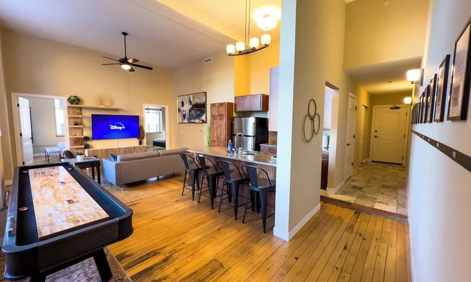 Lowertown Apartment | Historic Luxury 2-Bedroom, King bed,FREE Parking 4th floor