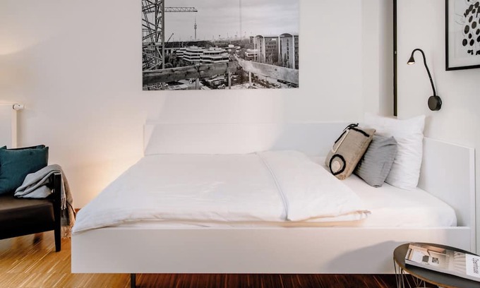 Alt-Moosach Hotel | Modern single apartment near Olympiapark