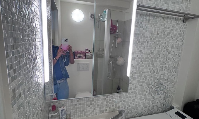 Sint-Lambrechts-Woluwe Apartment | Bright Blueberry Studio