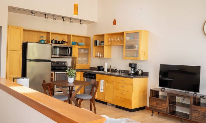 Central - Terry House | Cozy Chic Townhome Close to Hospitals & City Life