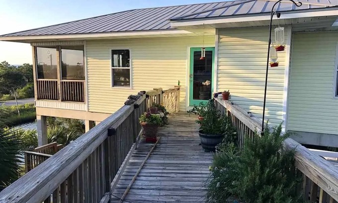 Crawfordville House | Scenic beauty on the bay