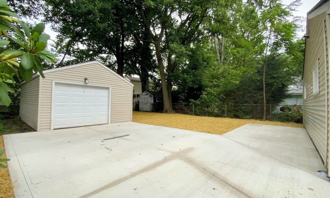 Eastlake House | Amazing 2-bedroom house with AC in Eastlake