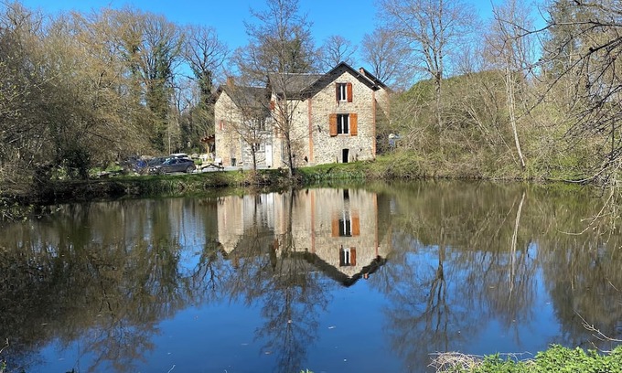 Verneiges House | Moulin creusois family gîte 10 pers. + studette + roulotte + cultural room
