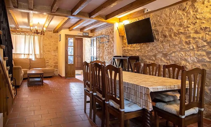 Penalba de San Esteban House | Country House 'La Marcela' with Mountain View, Private Terrace and Wi-Fi