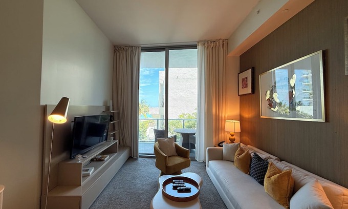 Hollywood South Central Beach Condo | ★ Stylish Beachfront Escape with Private Balcony, Rooftop Jacuzzi & Pool