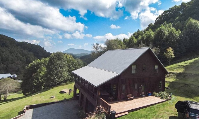 Zionville Cabin | Large Family Cabin - Hot Tub | Views | Game Room