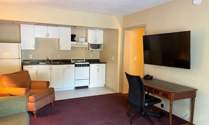 Ottumwa Apartment | Comfortable one bedroom apartment in downtown Ottumwa