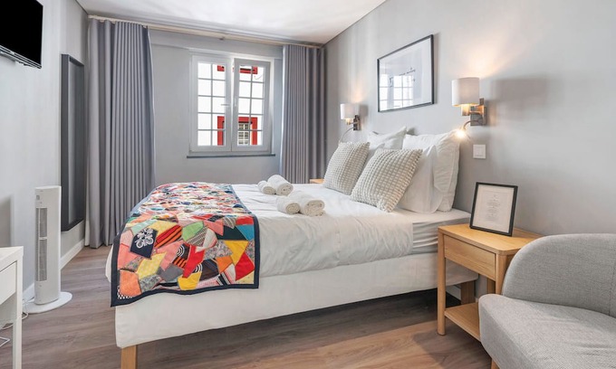 Angra do Heroismo Apartment | Room 'Suite Dupla - Atlântico' with Shared Terrace and Wi-Fi