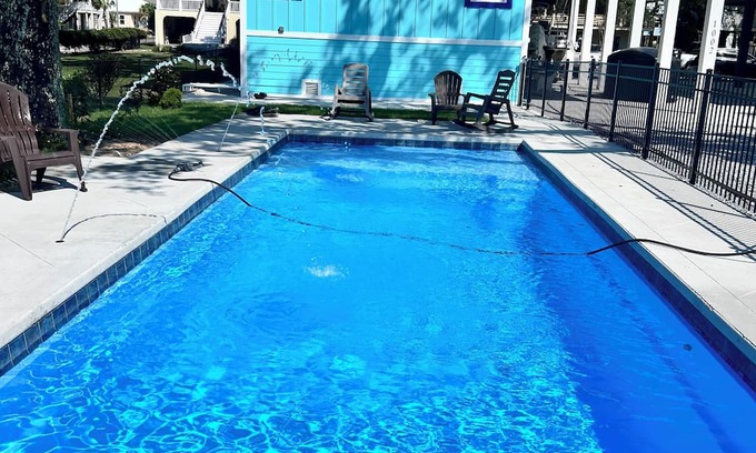 Long Beach House | Spacious 5-bedroom house in peaceful Long Beach with AC
