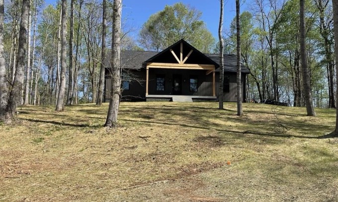 Lynchburg House | Peaceful Hilltop Lake Retreat