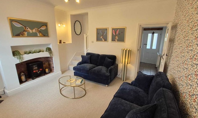 Little Hayfield House | Cosy home in New Mills, High Peak, great for walkers & dog friendly too!