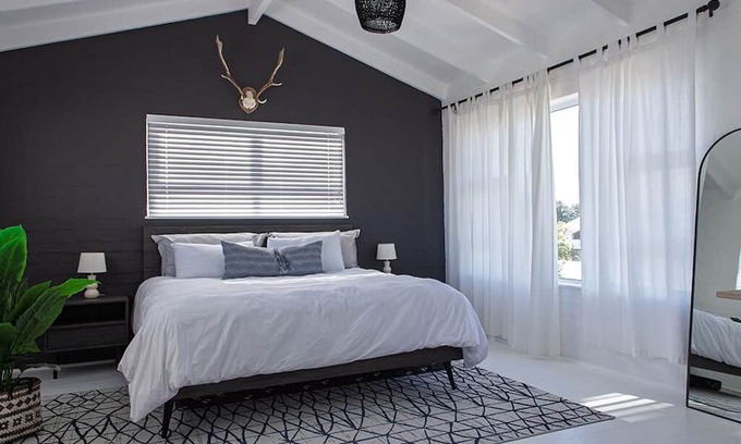 Marina da Gama Cottage | Modern 1-bedroom cottage 20 minutes south of Cape Town